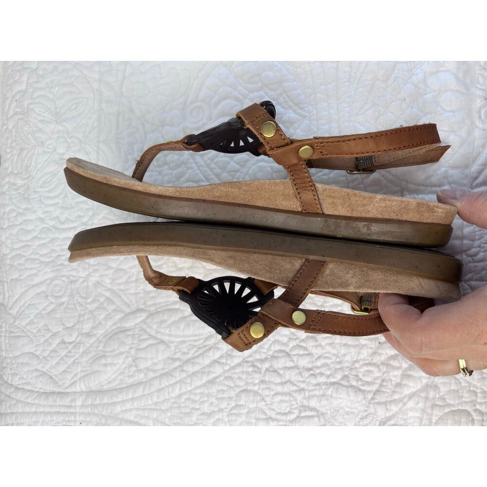 Ugg Women's Tan Leather Strap Flat Vacation Summer Sandals - Size 7 - Picture 9 of 10
